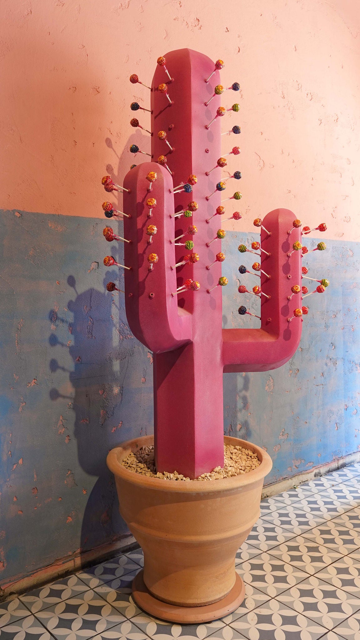 Roze cactus met lolly’s in La Piñata.