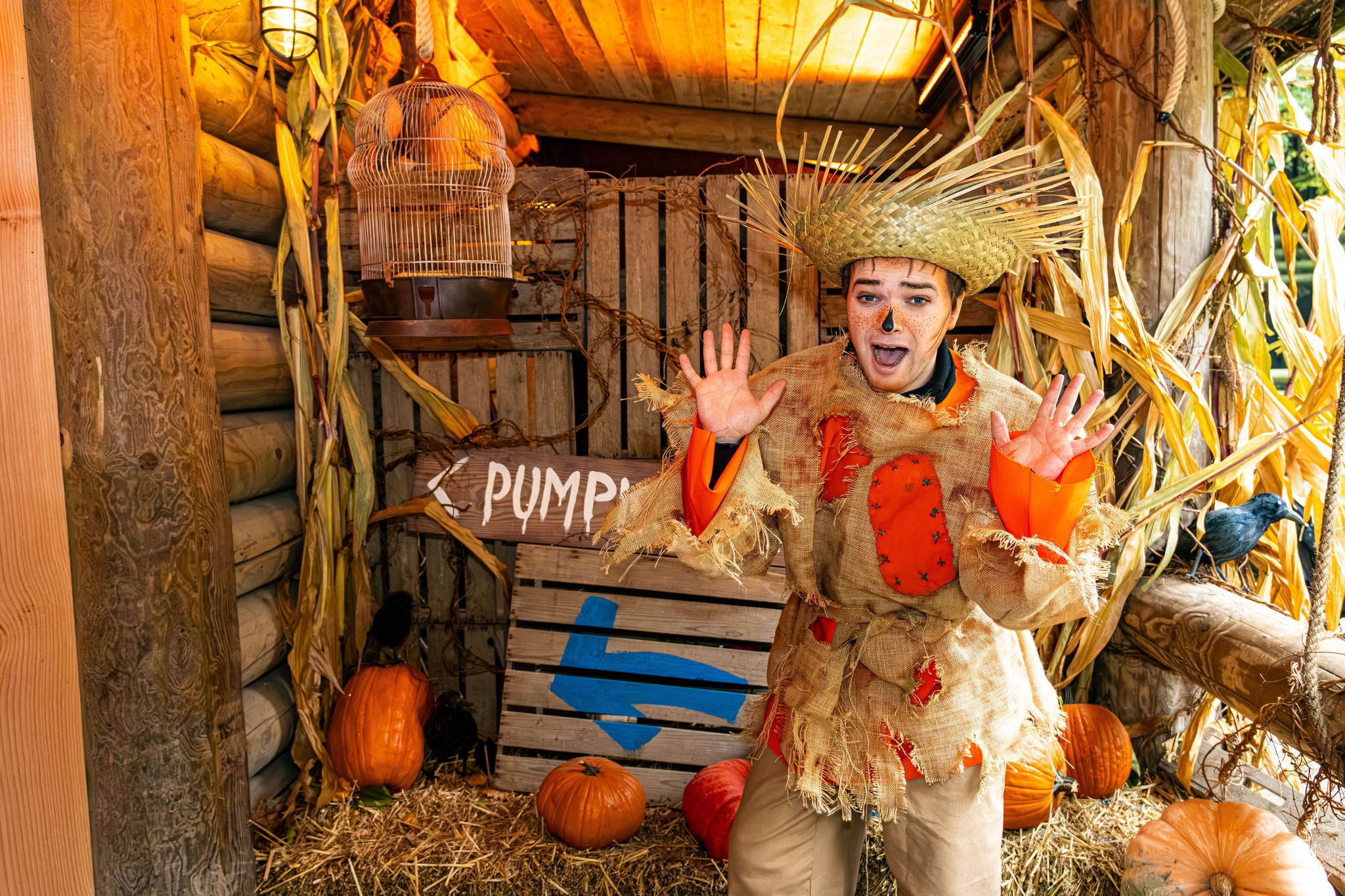 Pompoenman aan de ingang van Pumpkin Panic.